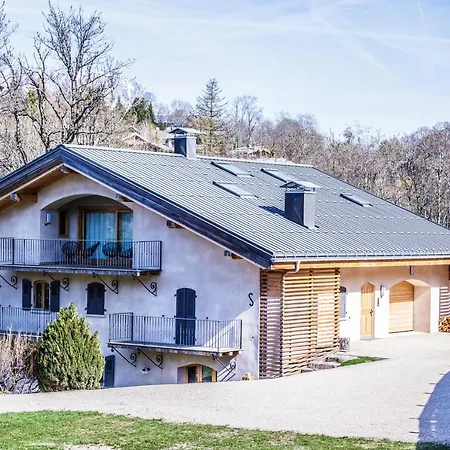 Apartment In Out Le Moulin Charming Duplex Just 50 M From Princesse Gondola Megeve